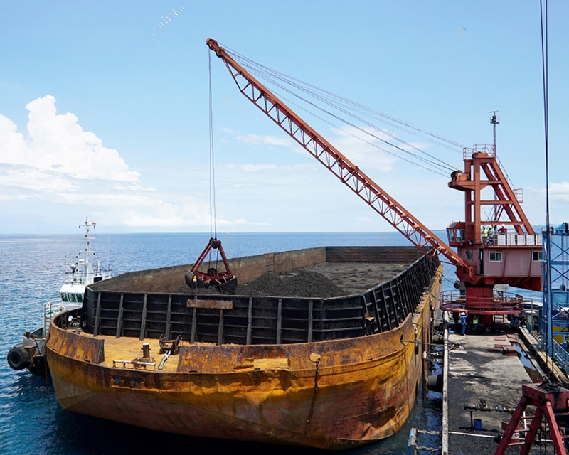 IRH shipping operations loading traded metals onto international cargo vessel